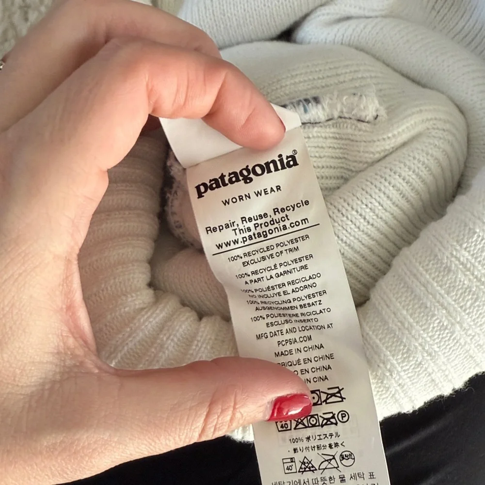 Patagonia Powder Town Pom Pom Beanie Blue, white and Gray NEW Gender Neutral